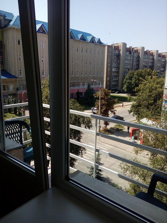 Apartment On Akademika Sakharova Ivano-Frankivs'k Exterior photo
