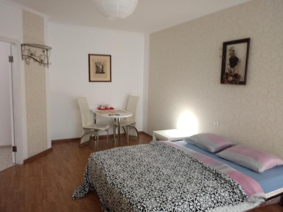 Apartment On Akademika Sakharova Ivano-Frankivs'k Exterior photo